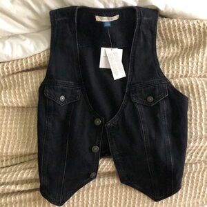 Black jean vest American eagle